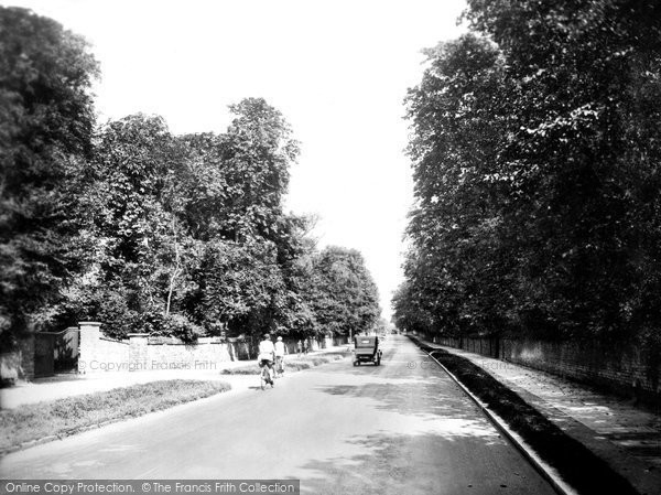 Photo of Horsham, North Parade 1930