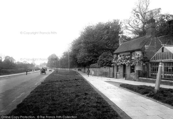 Photo of Horsham, North Street 1923