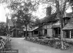Old Cottage Gardens 1924, Horsham