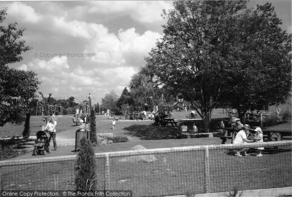 Photo of Horsham, Park 2004