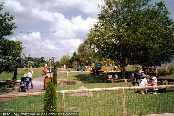 Photo of Horsham, Park 2004