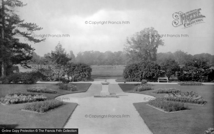 Photo of Horsham, Park Gardens 1929