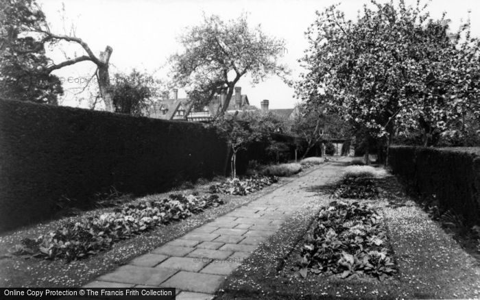 Photo of Horsham, Roffey Park, Stone Walk c.1955
