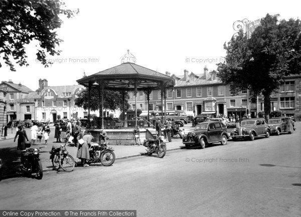 Photo of Horsham, The Carfax c.1955