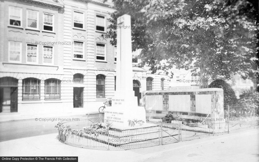Horsham, War Memorial c1930