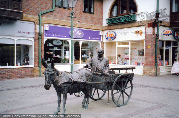 Photo of Horsham, William Price 2004