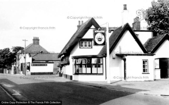 Photo of Houghton Regis, The Crown Inn c.1955