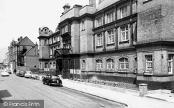 Hounslow, Town Hall c1965