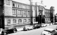Hounslow, Town Hall c1965