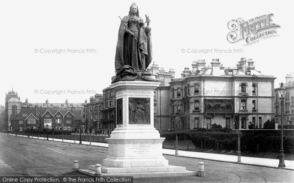 Photo of Hove, Victoria Statue 1902