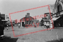 The Village 1934, Hoveton