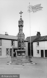 Bridgegate Cross c.1965, Howden