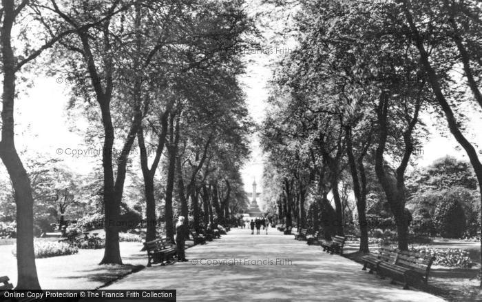 Photo of Huddersfield, Main Walk, Greenhead Park c.1955