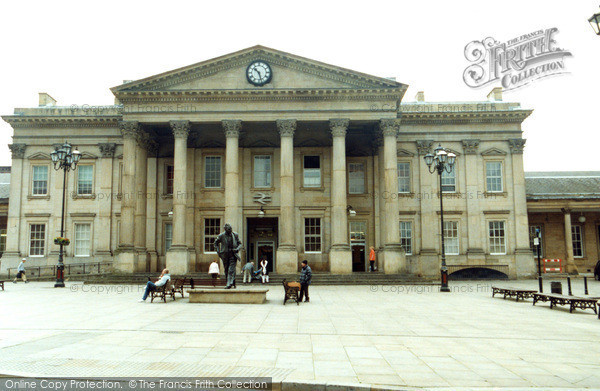 Photo of Huddersfield, Railway Station And Statue Of Harold Wilson 2005