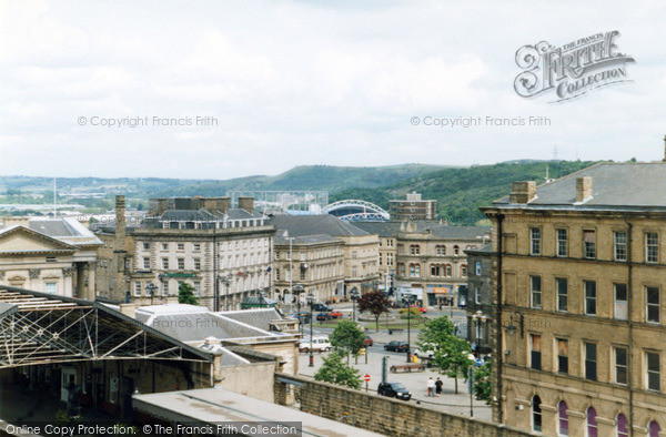 Photo of Huddersfield, St George's Square 2005
