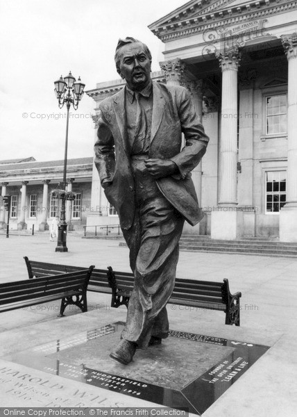 Photo of Huddersfield, The Statue Of Harold Wilson 2005