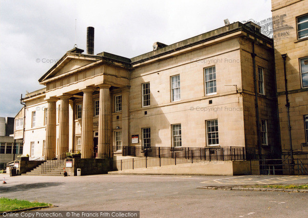 Photo of Huddersfield, The Technical College Entrance 2005