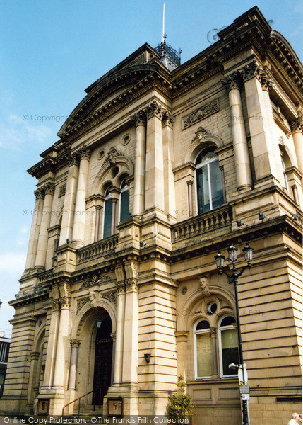 Photo of Huddersfield, The Town Hall 2005 - Francis Frith