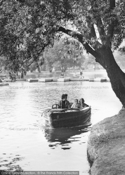 Photo of Hull, Boating, The East Park Boating Lake c.1960