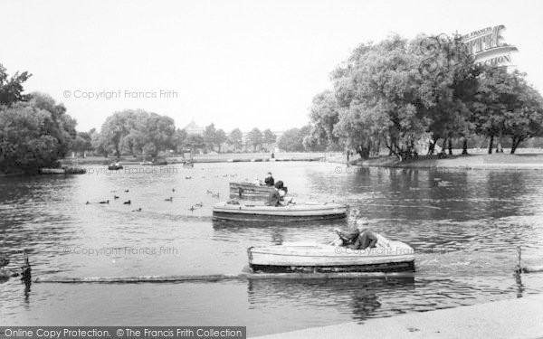 Photo of Hull, East Park Boating Lake c.1960