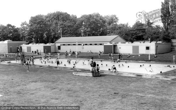 Hull, East Park, the Lido c1965