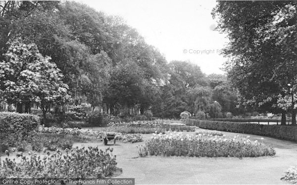 Photo of Hull, Pearson Park c.1955