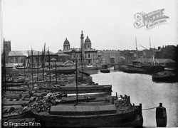 Hull, Prince's Dock, With Wilberforce Memorial And Dock Offices 1895, Kingston Upon Hull