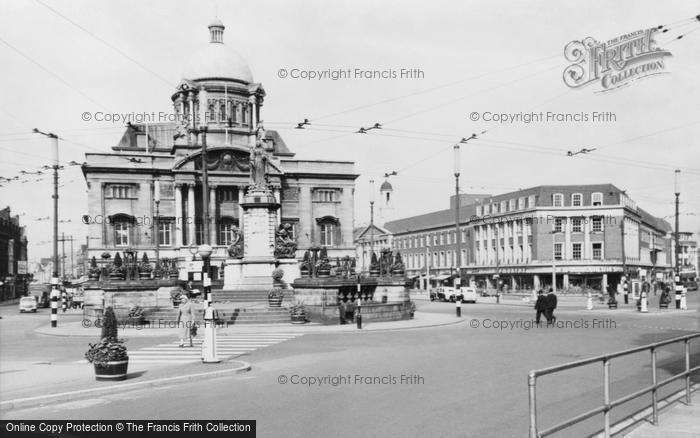 Photo of Hull, Queen Victoria Square c.1960
