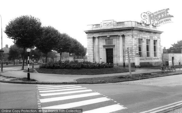 Photo of Hull, Savings Bank c1965