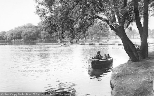 Photo of Hull, The East Park Boating Lake c.1960