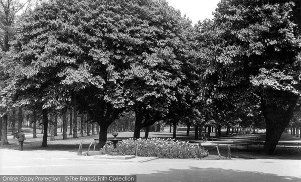 Photo of Hull, The Entrance, West Park c.1955