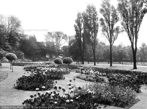 Photo of Hull, The Gardens, West Park c.1955