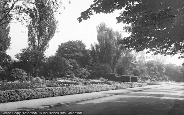 Photo of Hull, The Gardens, West Park c.1955