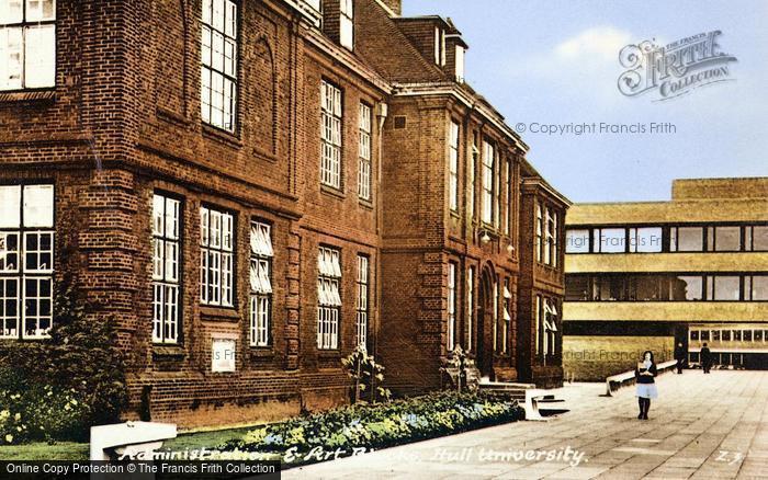 Photo of Hull, University, Administration & Art Blocks c.1970