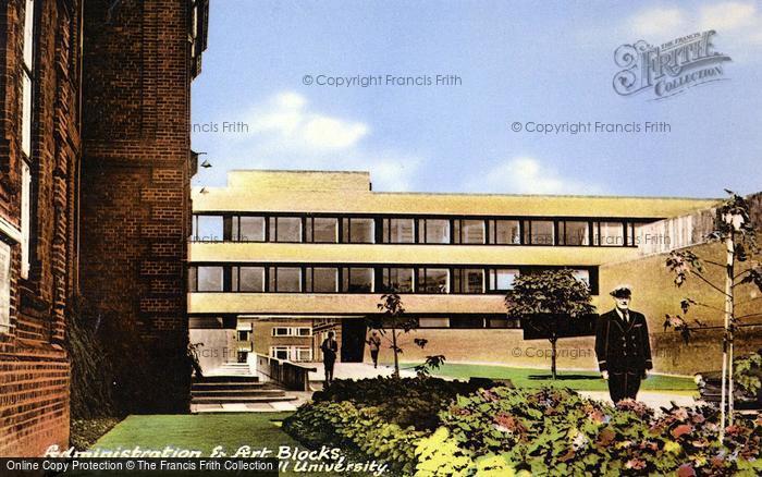 Photo of Hull, University, Administration & Art Blocks c.1970