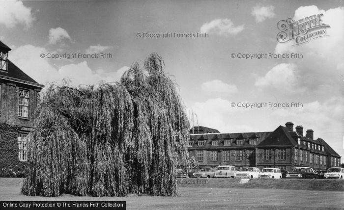 Photo of Hull, University, Administration & Social Sciences Block c.1970