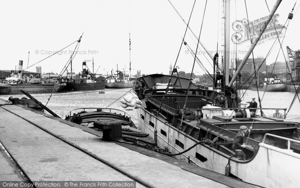 Photo of Hull, Unloading At Victoria Dock c.1955