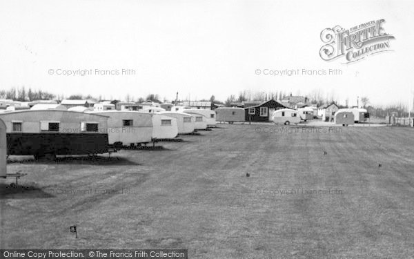 Photo of Humberston, Beacholme Holiday Camp, Putting Green c.1955