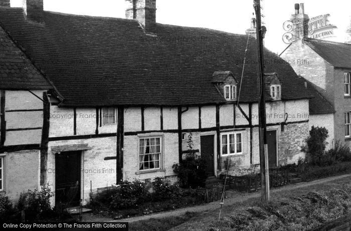 Photo of Hungerford, Canalside Cottages c.1955