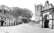 Hunmanby, All Saints Church and White Swan Hotel c1950