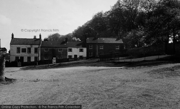 Photo of Hunmanby, Cross Hill c.1950