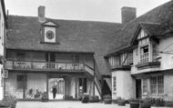 George Hotel Yard c.1950, Huntingdon