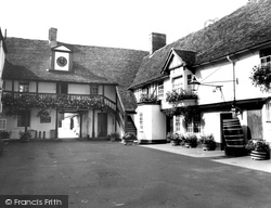 George Hotel Yard c.1960, Huntingdon