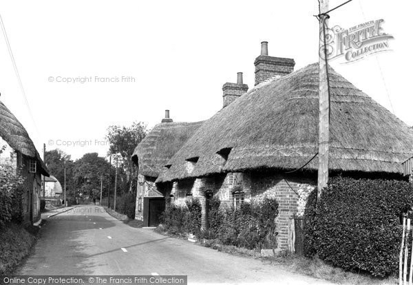 Photo of Hurstbourne Tarrant, Old Cottages, Hungerford Road c.1955