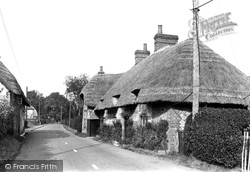 Old Cottages, Hungerford Road c.1955, Hurstbourne Tarrant