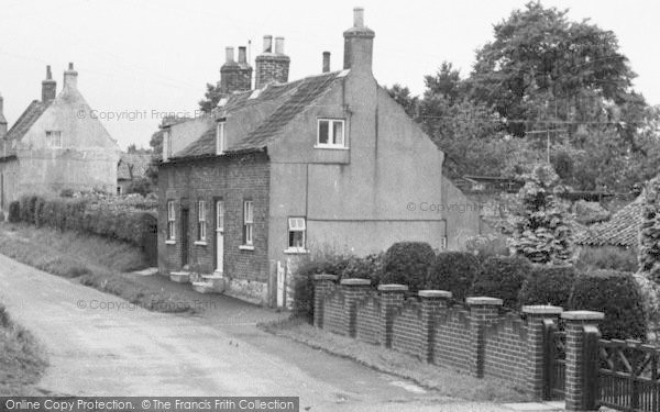 Photo of Hutton Cranswick, Cottage, Low Green c.1960