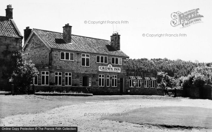 Photo of Hutton Le Hole, The Crown Inn c.1960