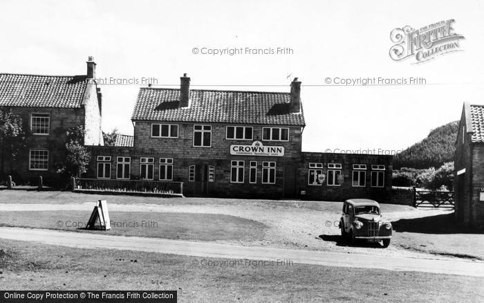 Photo of Hutton Le Hole, The Crown Inn c.1960