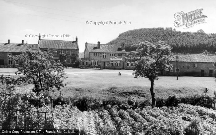 Photo of Hutton Le Hole, The Crown Inn c.1960