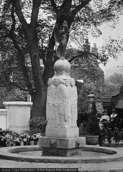 Photo of Hythe, War Memorial 1921